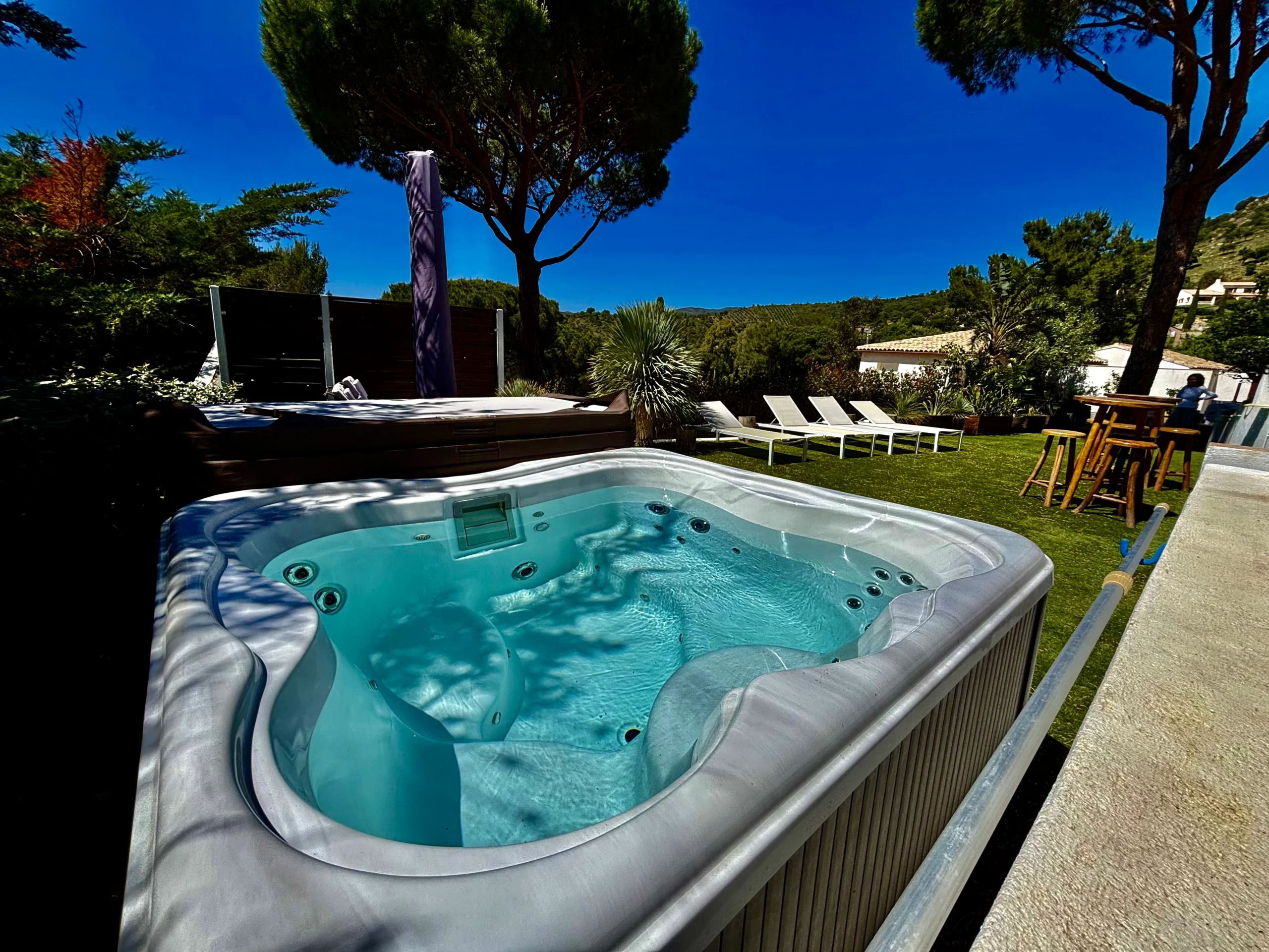 Jacuzzi des gîtes HomeStay Bormes-les-Mimosas