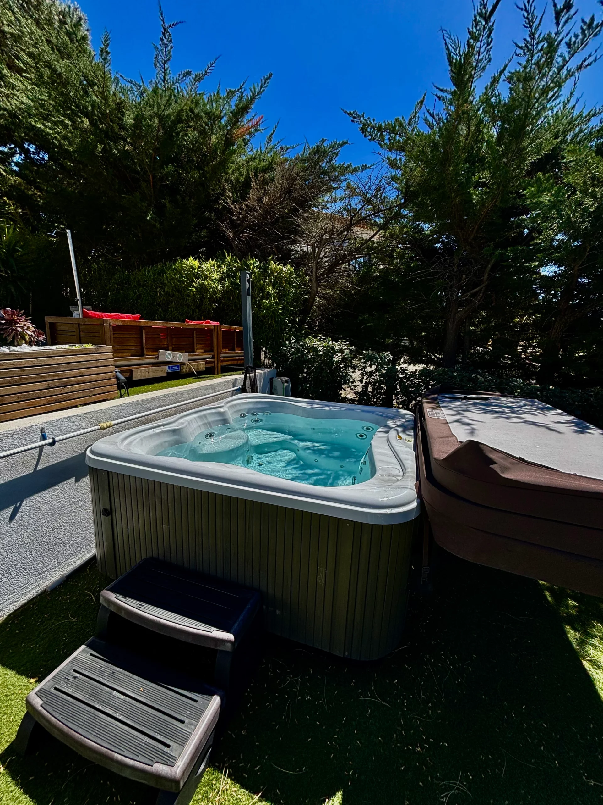 Jacuzzi des gîtes HomeStay Bormes-les-Mimosas
