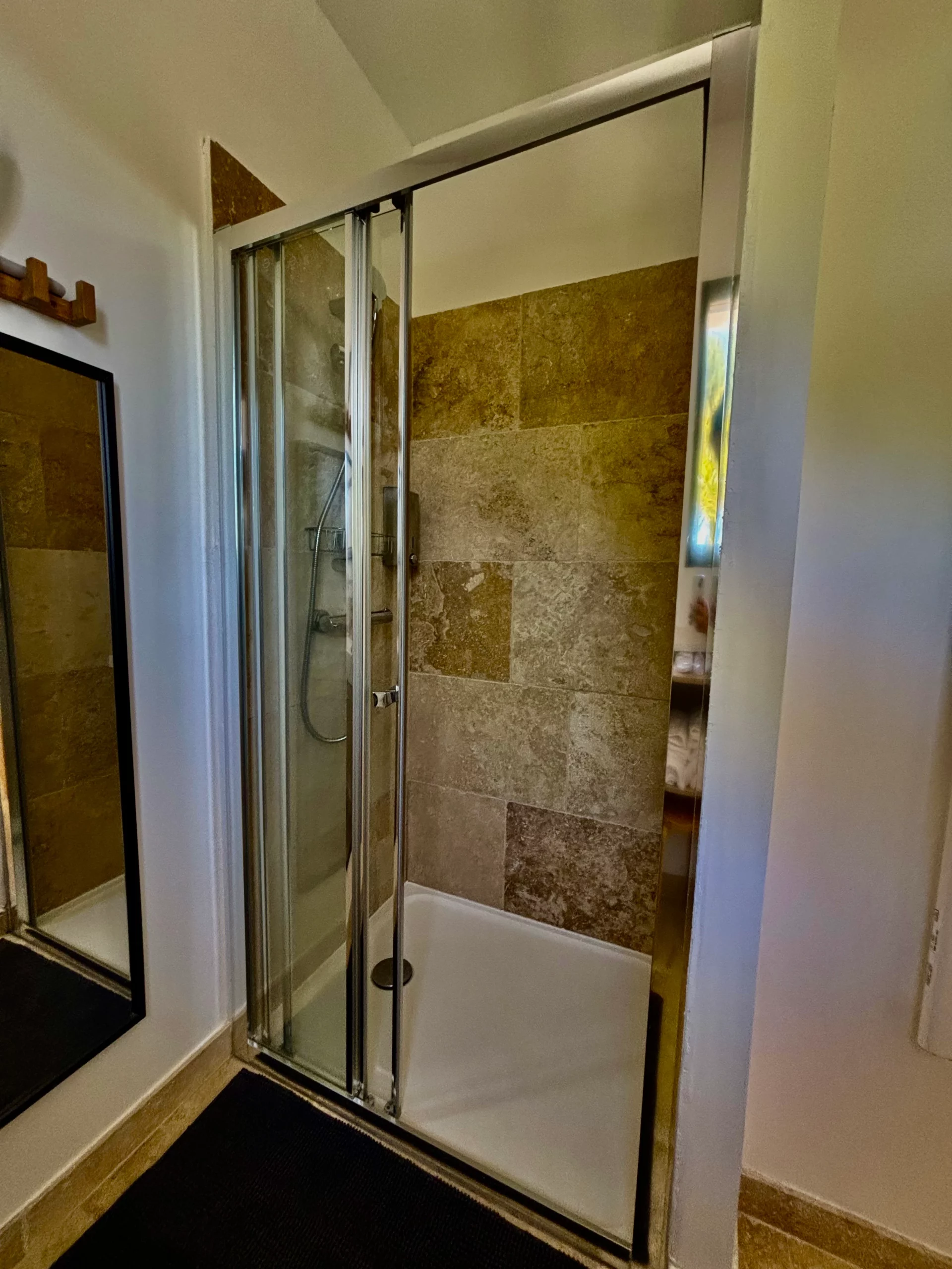 Douche du gîte Île de Port-Cros HomeStay Bormes les Mimosas